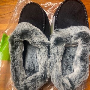 NWT faux fur lined bedroom slippers size 7/8